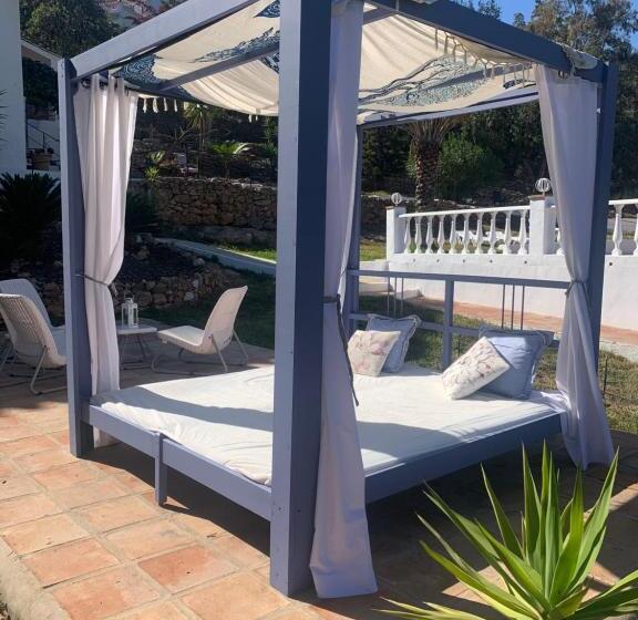 Villa Morera Bed & Breakfast