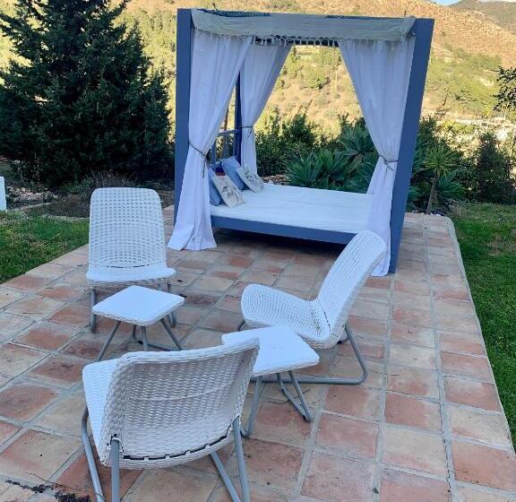 Villa Morera Bed & Breakfast