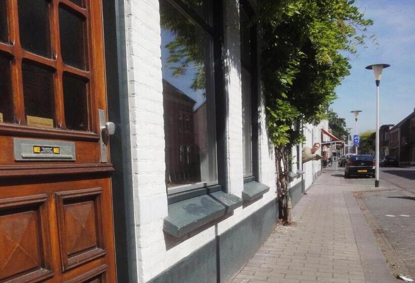 ユースホステル Frank S Backpackers