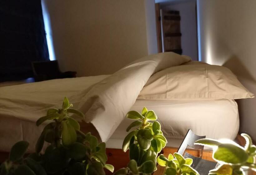 민박 Aux Saveurs D Enneille