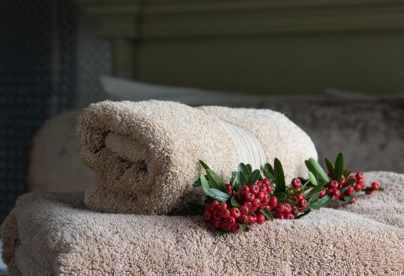 בית מלון כפרי Fairview Estates