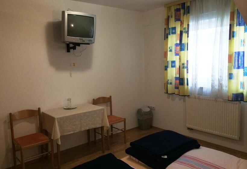 هتل Tourist Farm šalamun