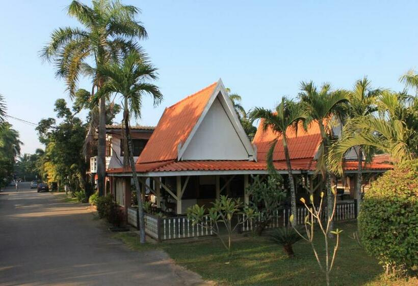 פנסיון Chaisuk Bungalow