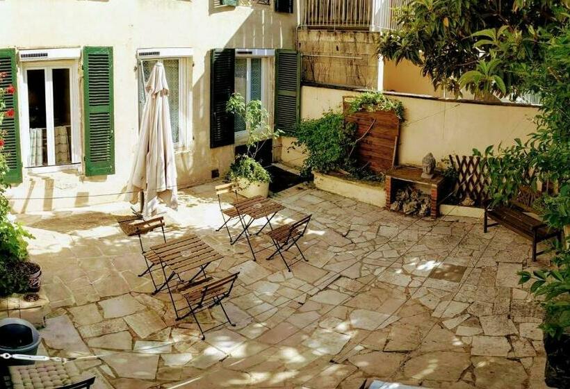 ベッドアンドブレックファースト Couette Et Tartine