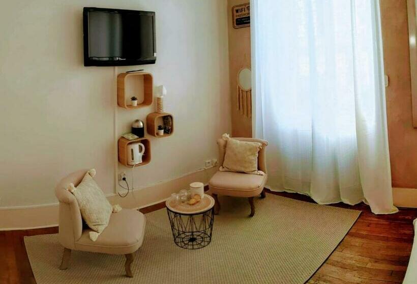 ベッドアンドブレックファースト Couette Et Tartine