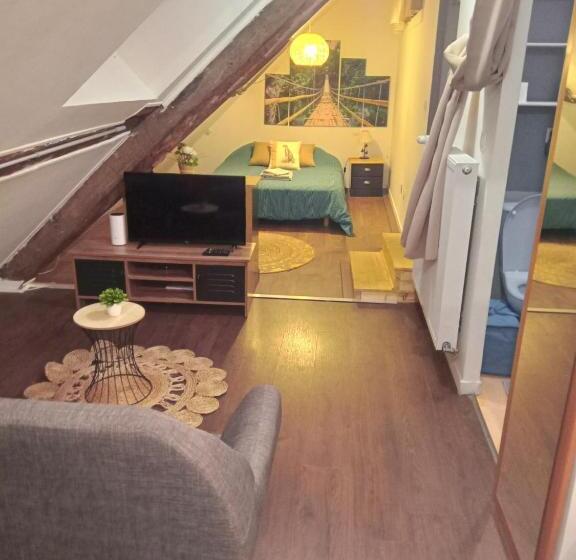 ベッドアンドブレックファースト Couette Et Tartine