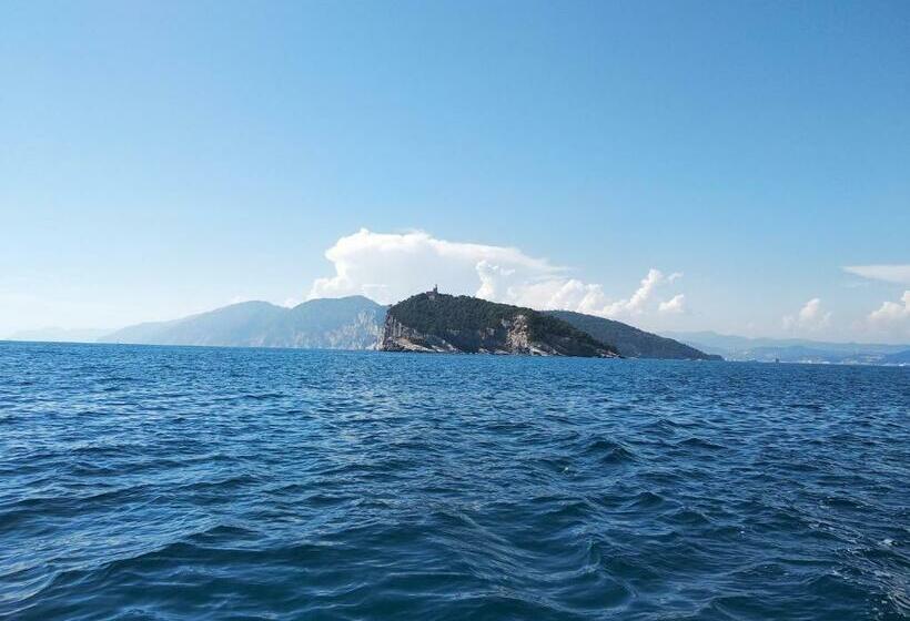 تختخواب و صبحانه Country House La Scortica