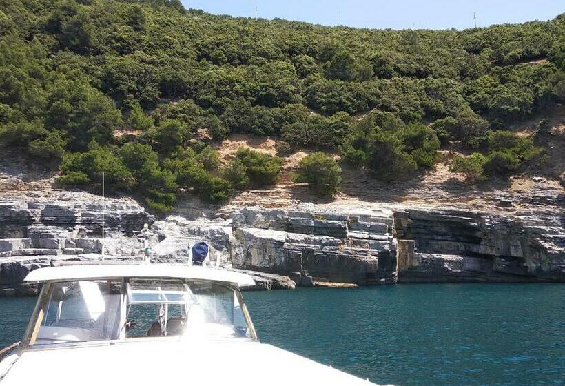 تختخواب و صبحانه Country House La Scortica