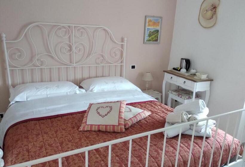 تختخواب و صبحانه Country House La Scortica