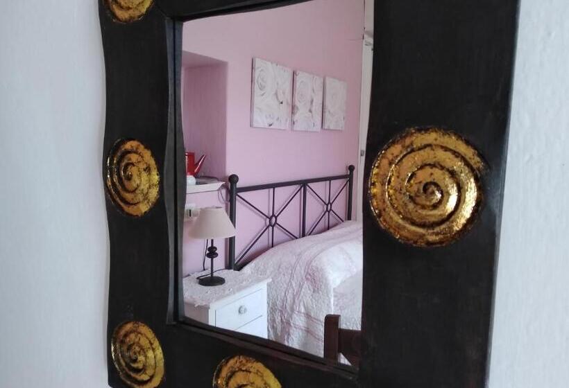 تختخواب و صبحانه Country House La Scortica