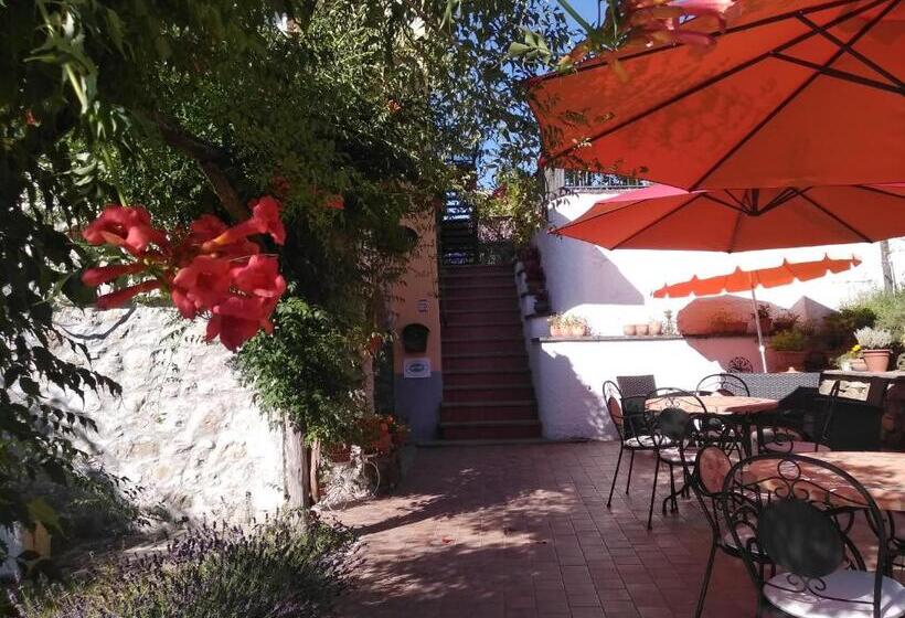 تختخواب و صبحانه Country House La Scortica