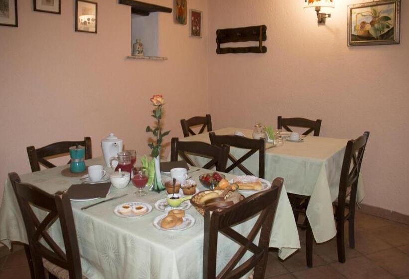 تختخواب و صبحانه Country House La Scortica