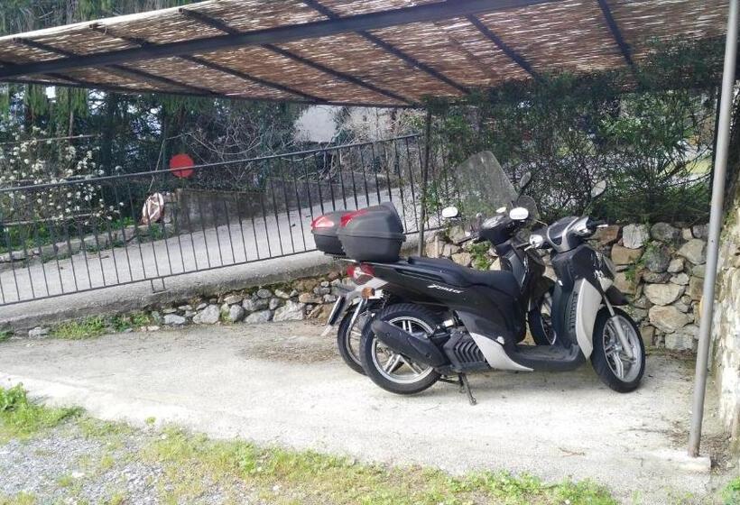 تختخواب و صبحانه Country House La Scortica