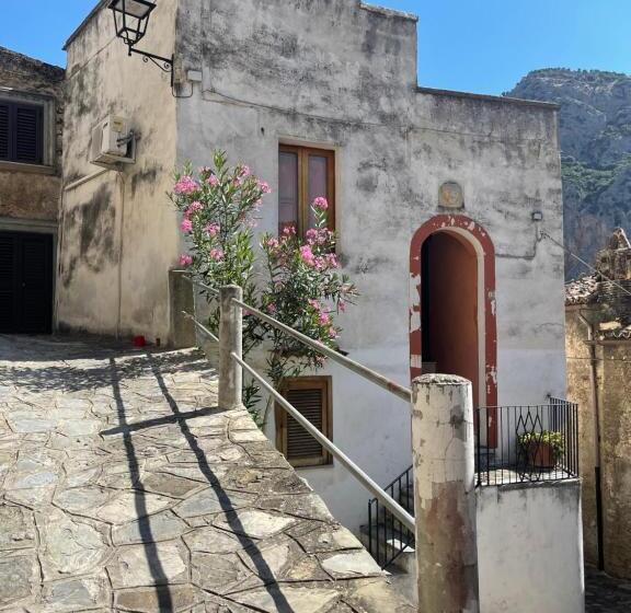 مبيت وإفطار La Magara