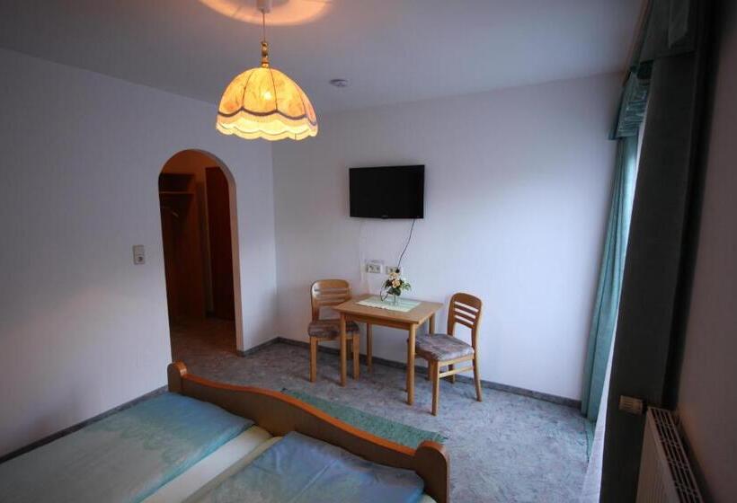 مبيت وإفطار Pension Maier