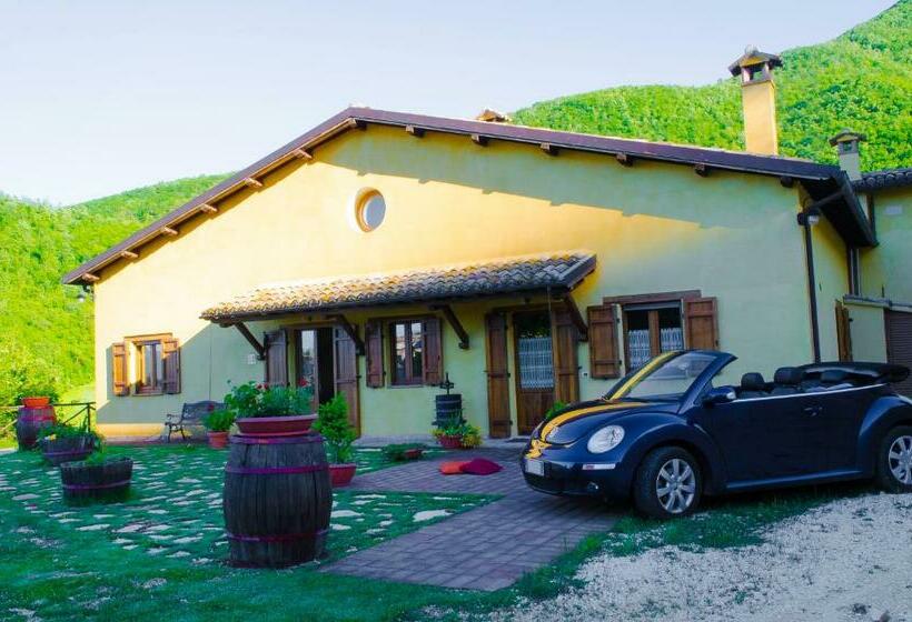 هتل Agriturismo Pompagnano