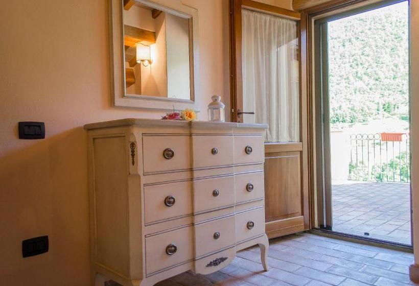 هتل Agriturismo Pompagnano