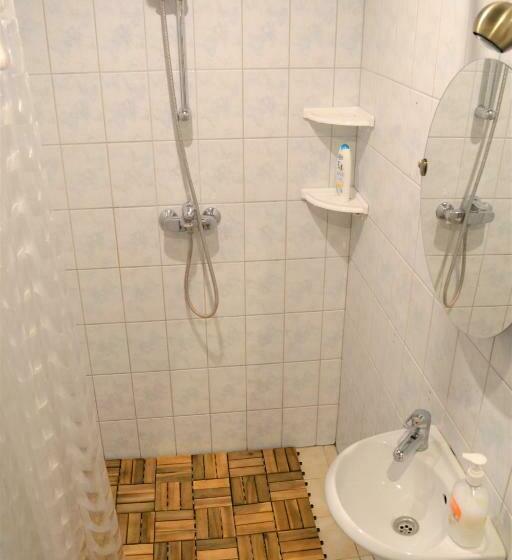 Kraavi Guest Hostel