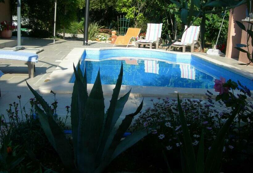 Пансион B&b Villa Les Tamaris