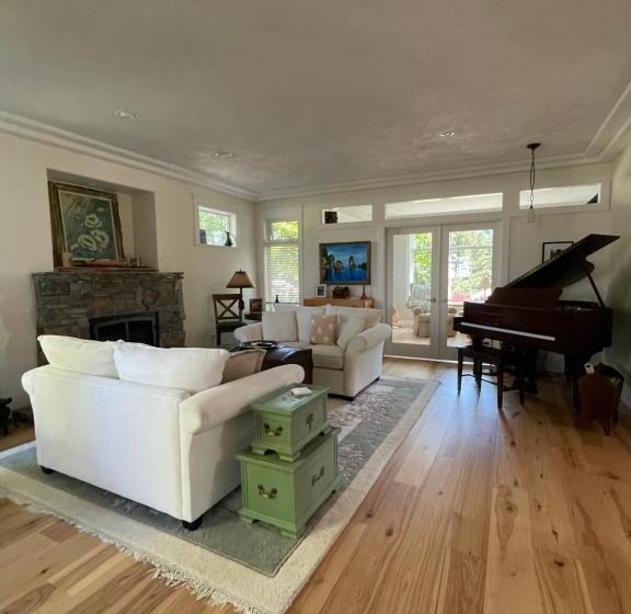 بنسيون Eaglenest Manor Cowichan