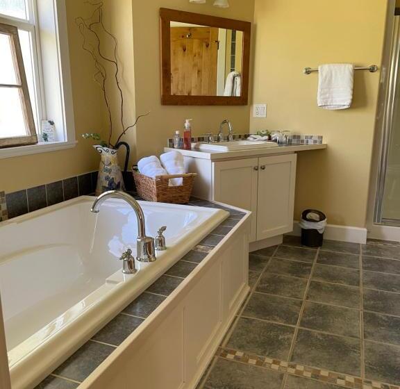 بنسيون Eaglenest Manor Cowichan