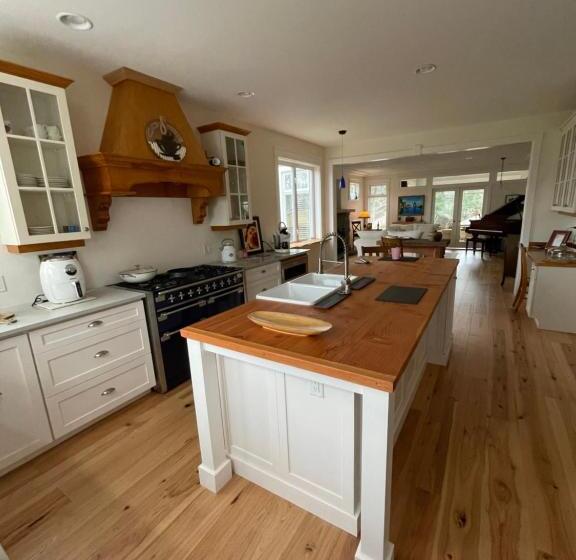 بنسيون Eaglenest Manor Cowichan