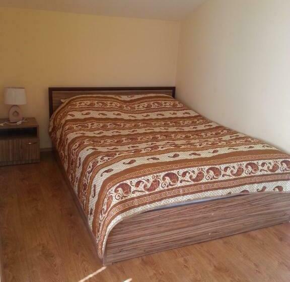 ペンション Guest House Emi