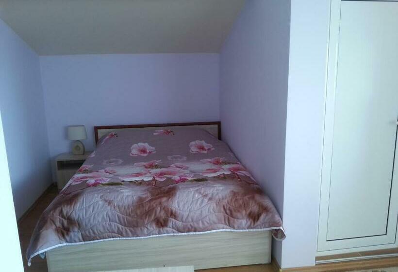 ペンション Guest House Emi