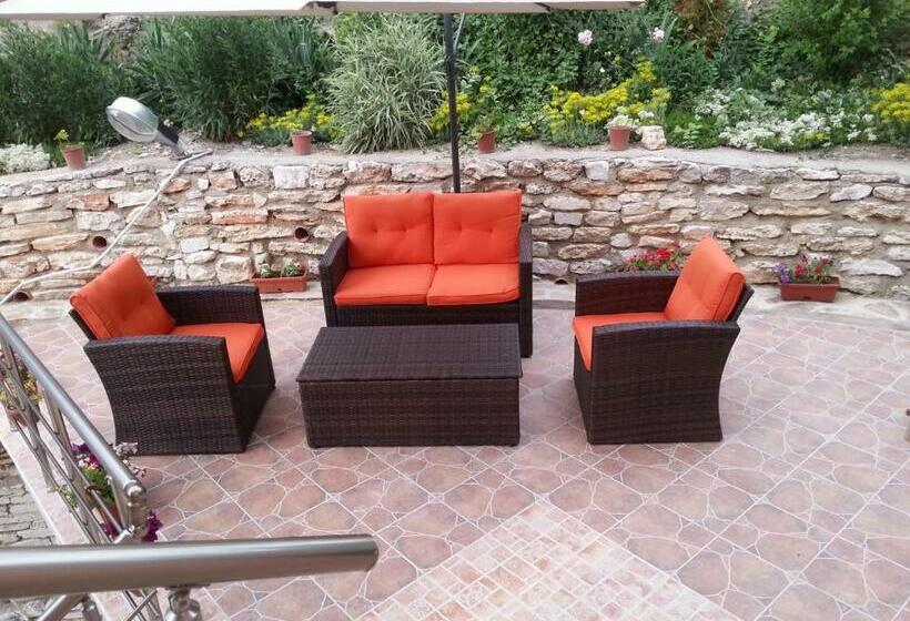 ペンション Guest House Emi