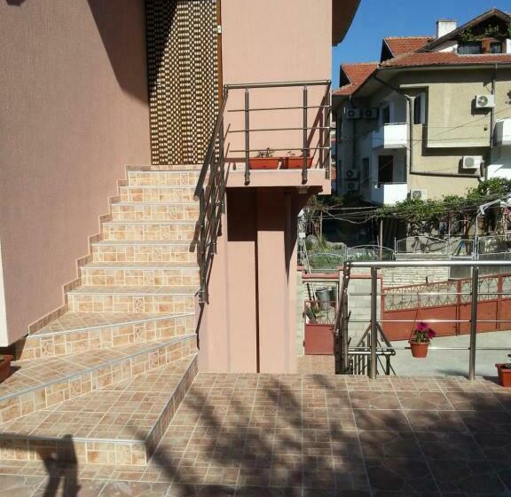 ペンション Guest House Emi