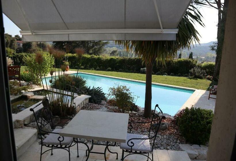 פנסיון La Sousta