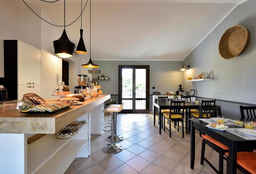 פנסיון La Tortorella Room & Apartment