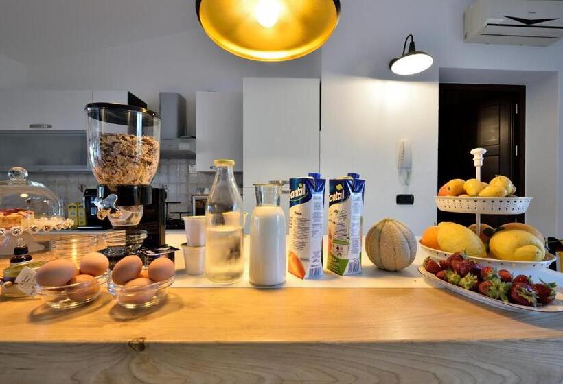 פנסיון La Tortorella Room & Apartment