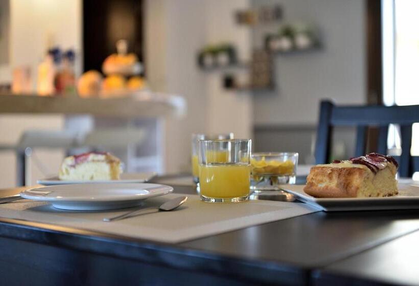 פנסיון La Tortorella Room & Apartment