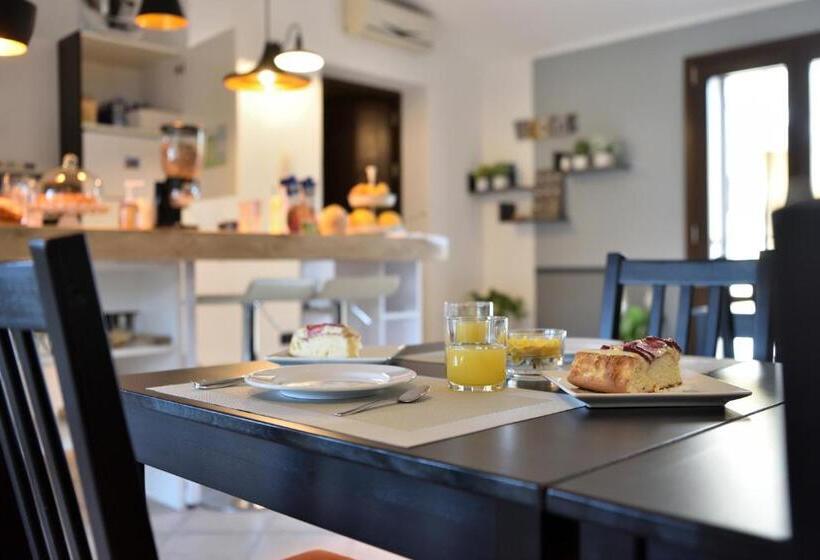 פנסיון La Tortorella Room & Apartment