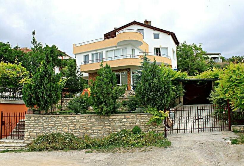 پانسیون Popov Guest House