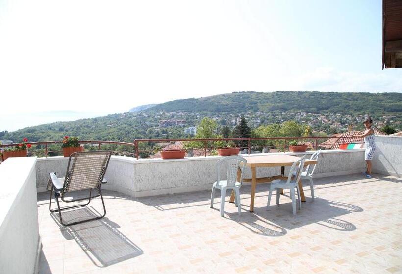 پانسیون Popov Guest House