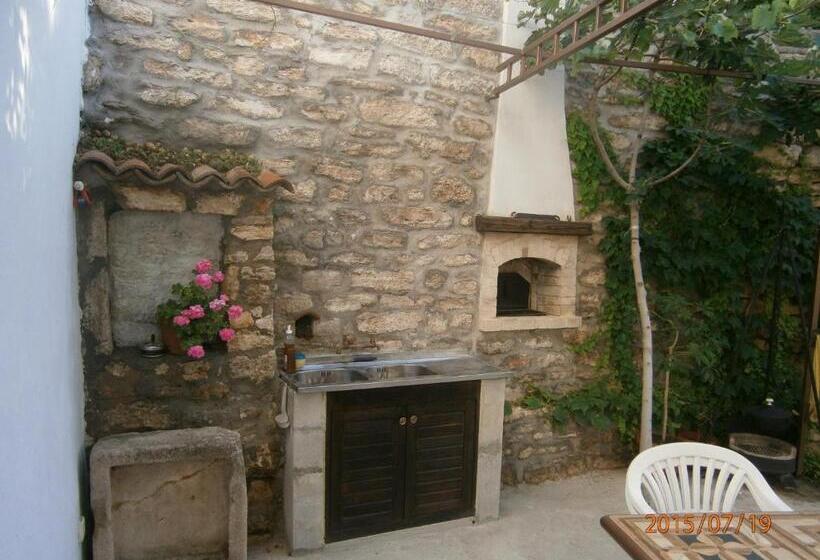 پانسیون Retro   19th Century Guest House