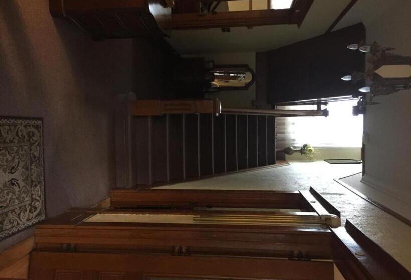 호스텔 Le Petit Château Montebello B&b