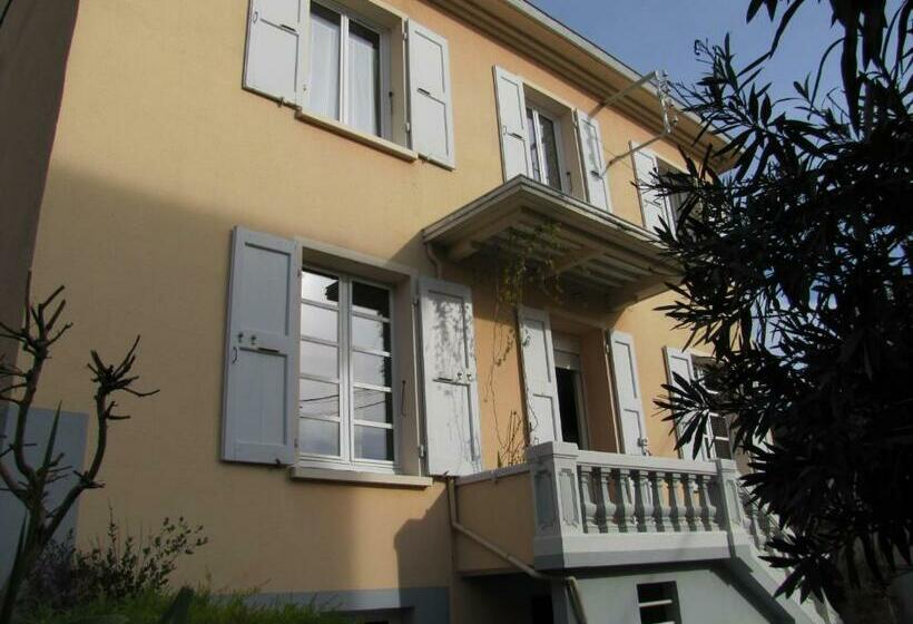 مبيت وإفطار Chambres D Hôtes Les Muriers