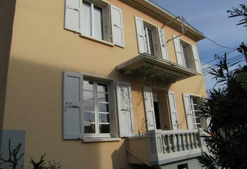 مبيت وإفطار Chambres D Hôtes Les Muriers