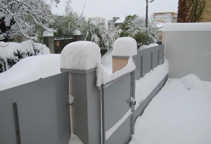 مبيت وإفطار Chambres D Hôtes Les Muriers