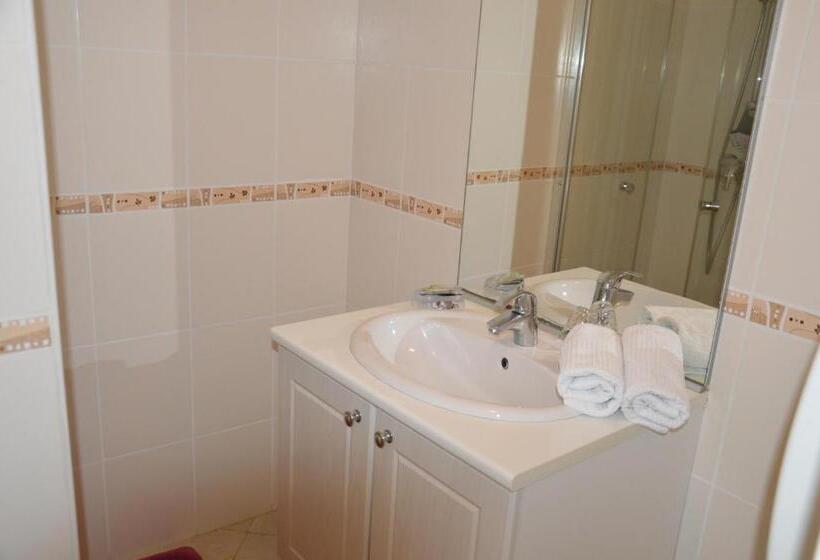 مبيت وإفطار Chambres Et Table D Hôtes La Trottelée