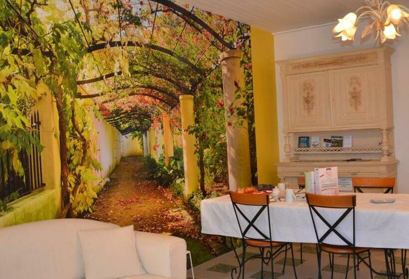 ベッドアンドブレックファースト Chez Madeleine