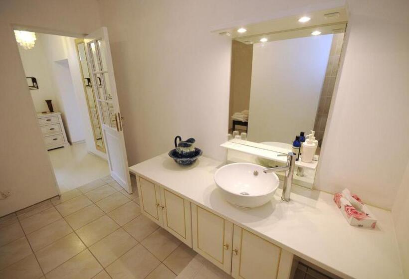 ベッドアンドブレックファースト Chez Madeleine