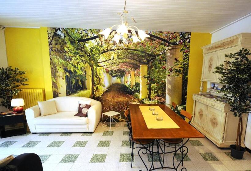 ベッドアンドブレックファースト Chez Madeleine