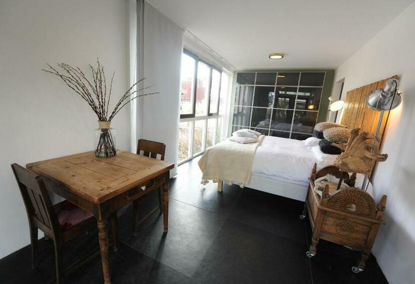 تختخواب و صبحانه The Green Tunnel