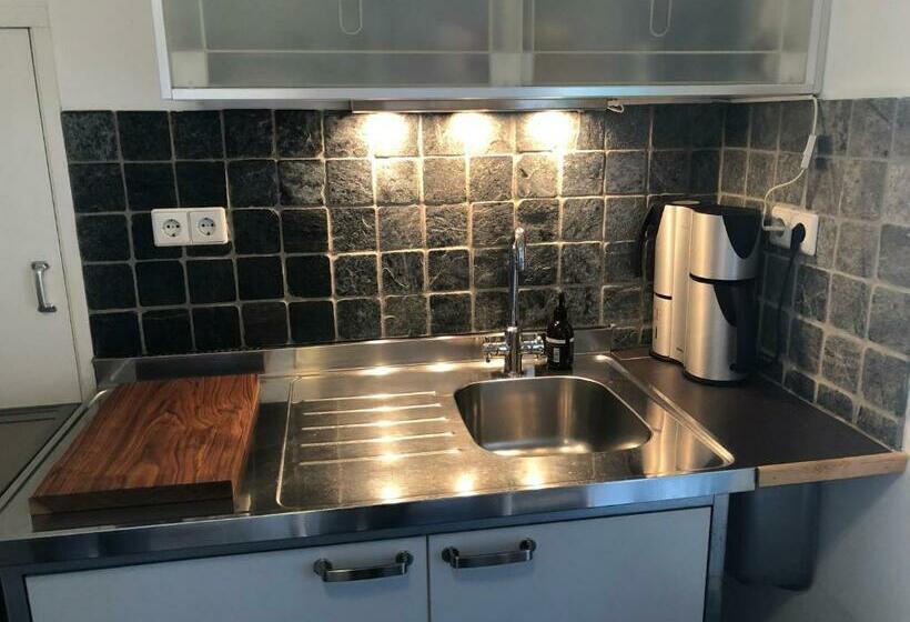 تختخواب و صبحانه The Green Tunnel