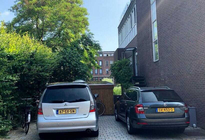 تختخواب و صبحانه The Green Tunnel