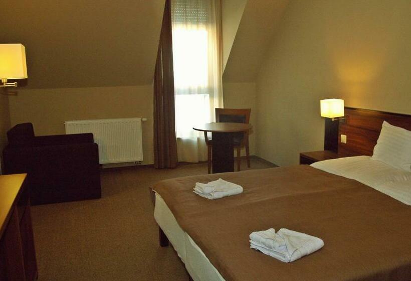 צימר Fiáker Panzió